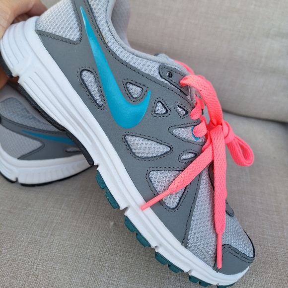 New Nike Revolution 2 Women's Gray Turquoise Pink Running Shoes 554902 Sz 5 - Picture 2 of 7